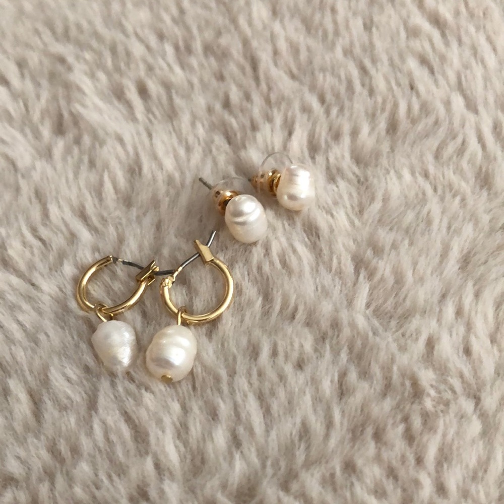 2 Pairs Faux Pearl and Gold Earrings